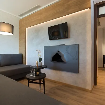 Egnatia Palace & 4*